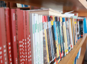 FORA DA CAIXA: FILOSOFIA NAS EMPRESAS